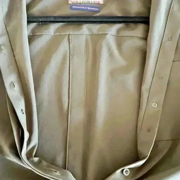 Modern Ambition - Esteem Relaxed Dress Shirt - Size Medium - Picture 10 of 12